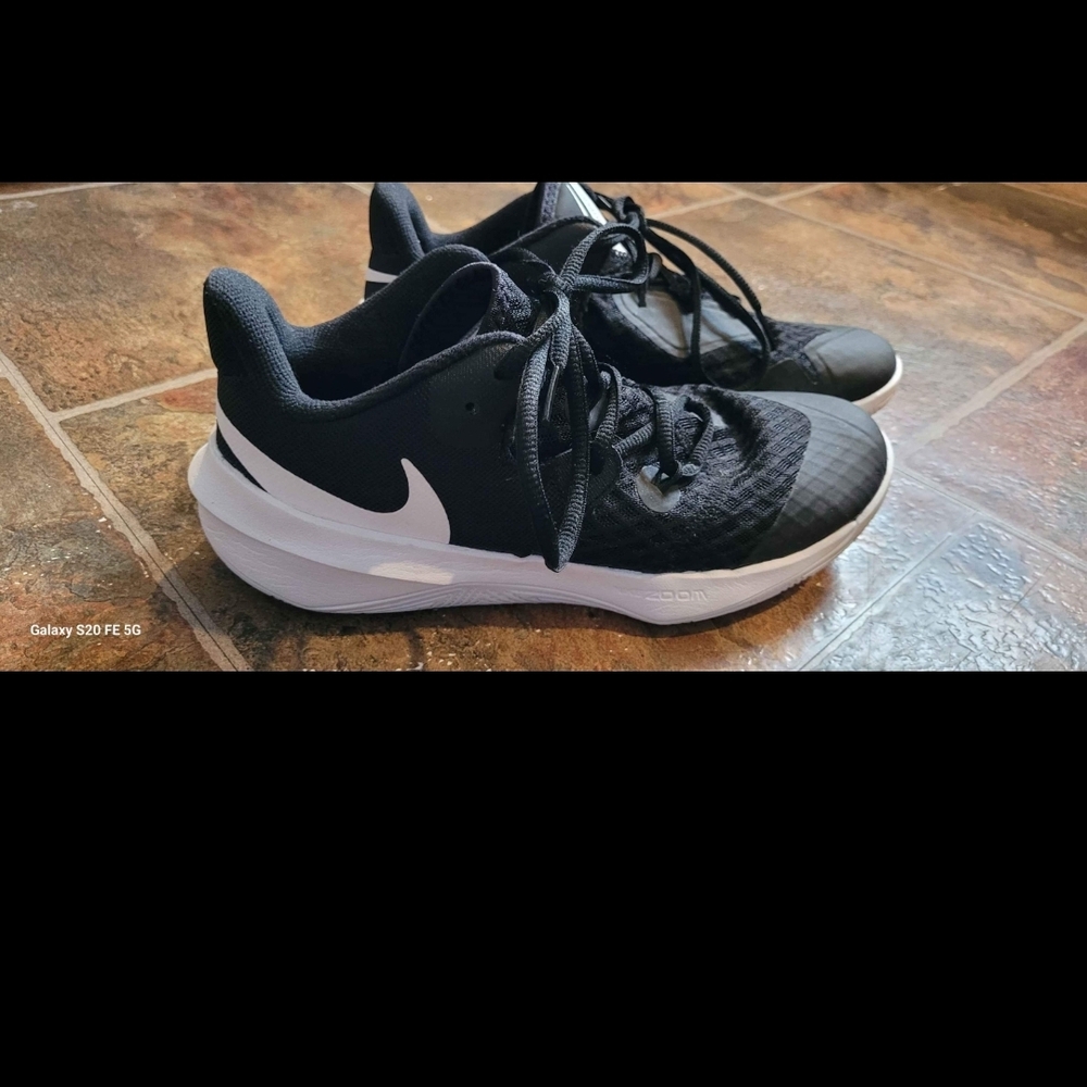 NIKE Hypercourt
